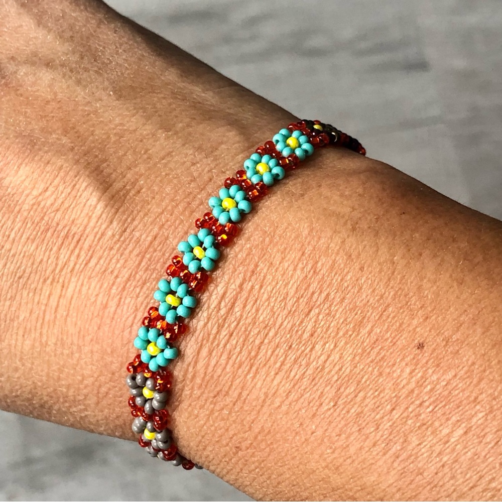 Handmade daisies bracelet